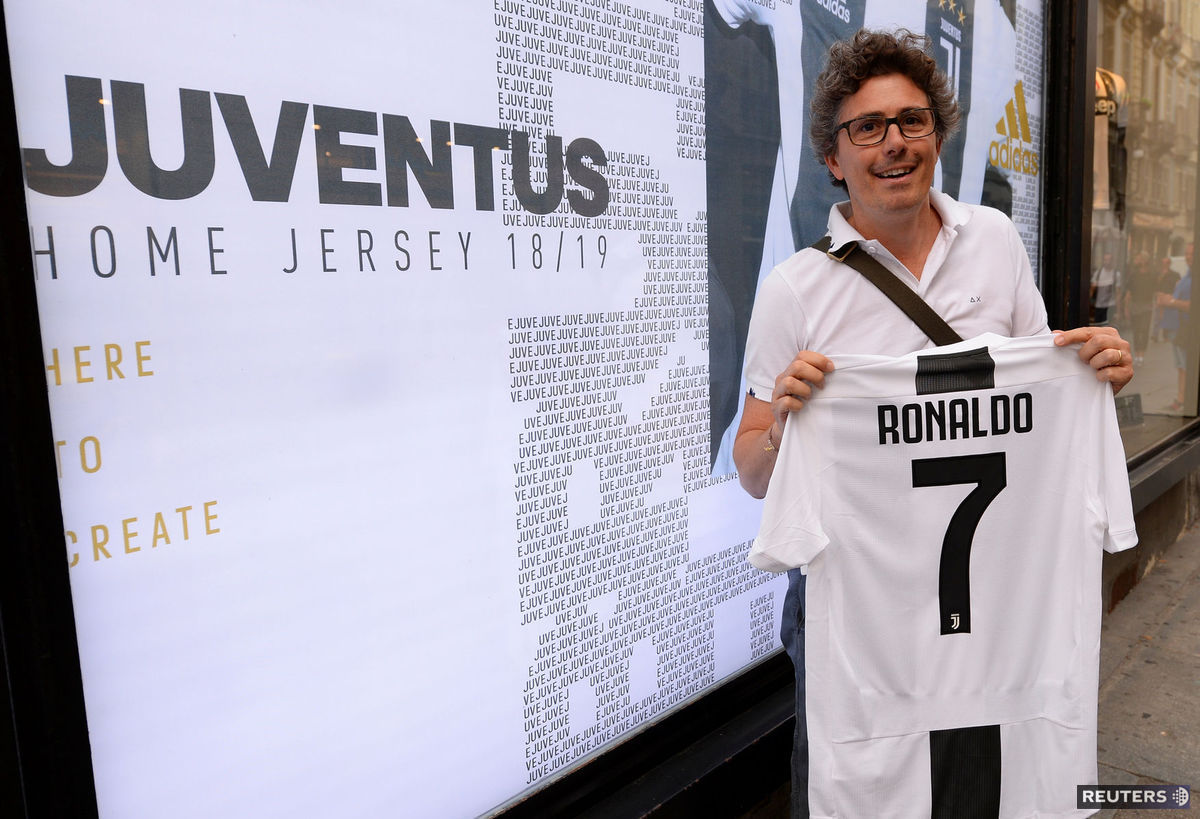 Fanúšik Juventusu s dresom novej superhviezdy...