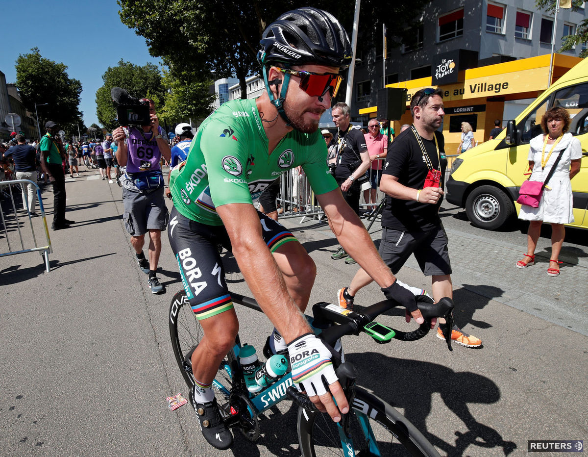 Peter Sagan v zelenom drese pred štartom 5....