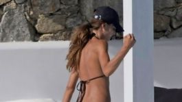 Len pár šnúrok na fakt dokonalom tele! Brazílska gazela mieri pod čepiec!