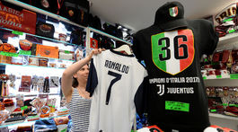 Veľkodušný Cuadrado. Ronaldovi venoval svoju sedmičku