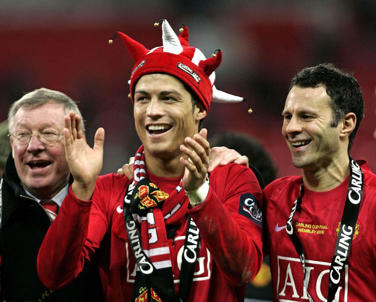 Marec 2009. Cristiano Ronaldo (v strede) s...