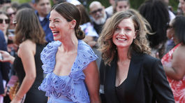 Herečky Michelle Monaghan (vľavo) a Rebecca Ferguson mali na premiére dobrú náladu. 
