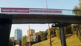 Homofóbne transparenty s menom Jána Mrvu bude riešiť polícia