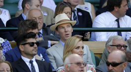 Britský herec Benedict Cumberbatch (v strede).