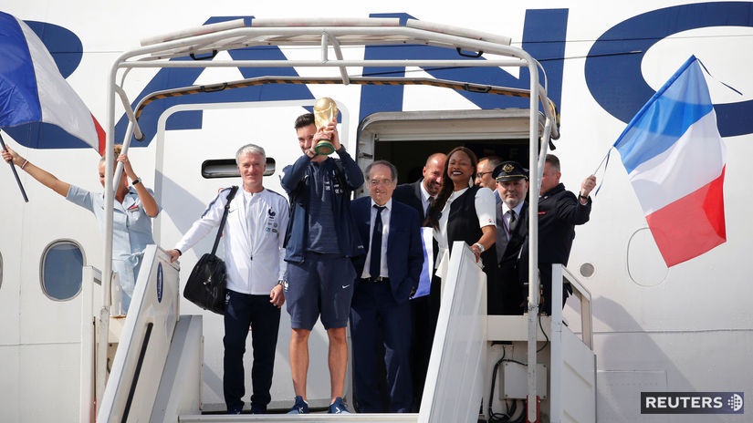 Tréner Francúzska Didier Deschamps a kapitán...