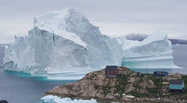 Neďaleko grónskej obce zakotvil masívny ľadovec, časť obyvateľov preventívne evakuovali