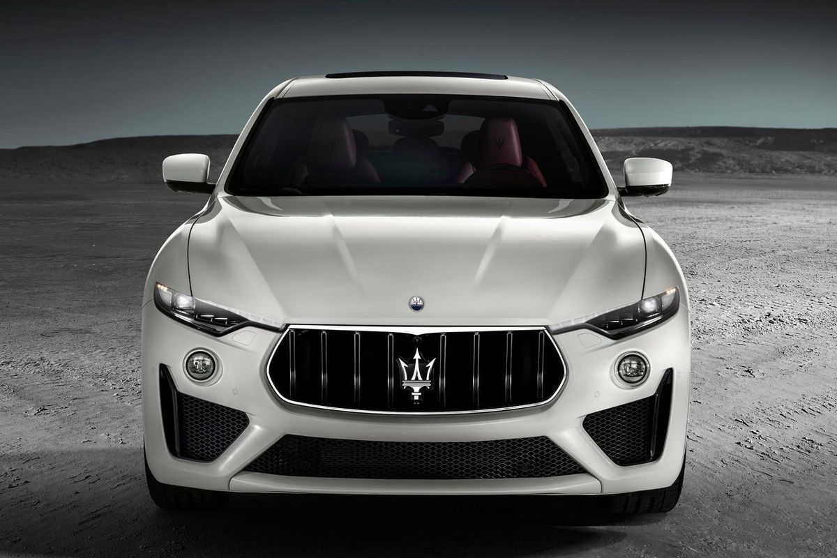 Za prednou maskou pracuje 3,8-litrový...