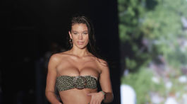 Modelka počas prehliadky plaviek pod záštitou magazínu Sports Illustrated na Miami Swim Week.