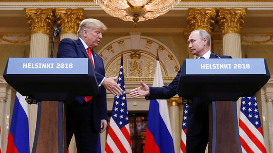 Politológ: Trump s Putinom urobili opatrné kroky k svetovej bezpečnosti