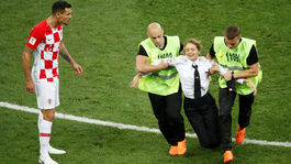 VIDEO: Členky Pussy Riot odsúdili za finálový incident na 15 dní väzenia