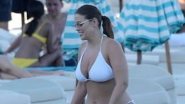 Bujné krivky, ktoré zarábajú, ale aj celulitídu - slávna kráska ukázala oboje