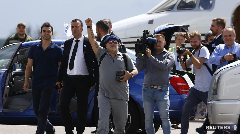 Diego Maradona po prístatí v Breste.