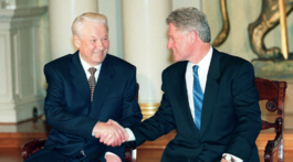 Putin je spoľahlivý, silný a svedomitý človek, referoval Clintonovi Jeľcin