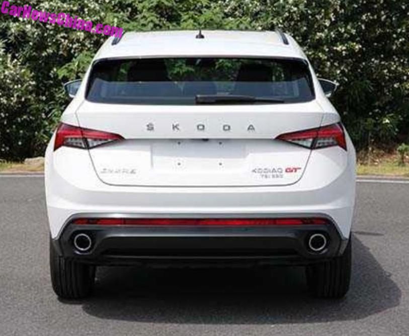 Veľký nápis značky na zadnom veku sa...