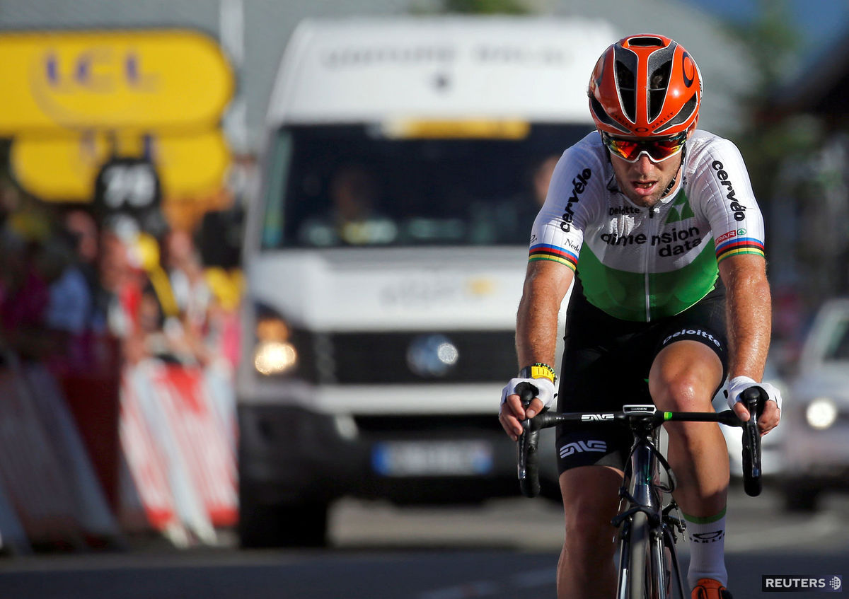 Unavený Mark Cavendish v cieli 11. etapy.
