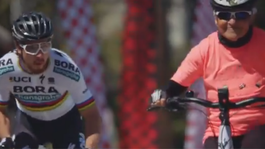 Aj Sagan sa musel skloniť. Jeho skalp si odniesla babička na elektrickom bicykli