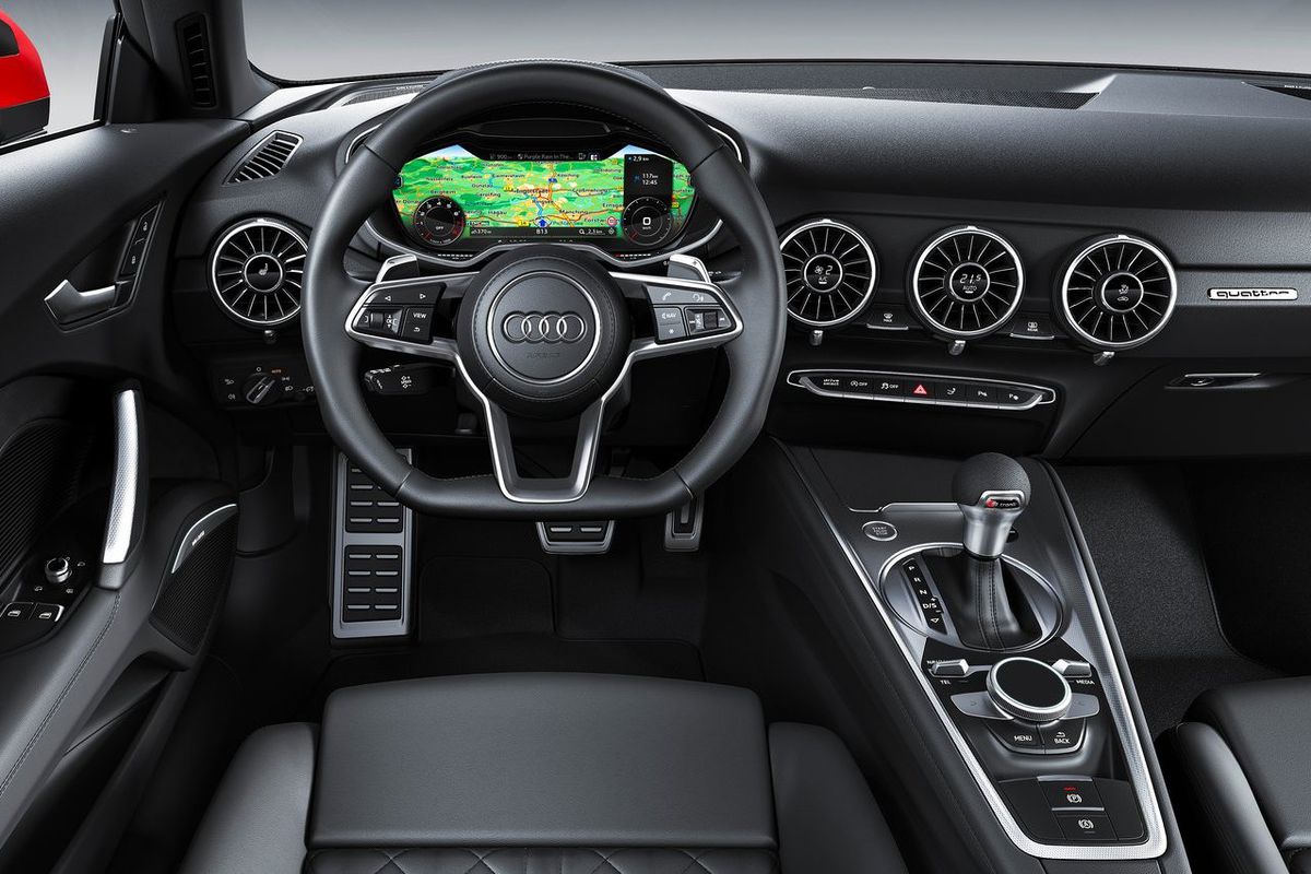 Palubná doska ostáva verná digitálnemu kokpitu...