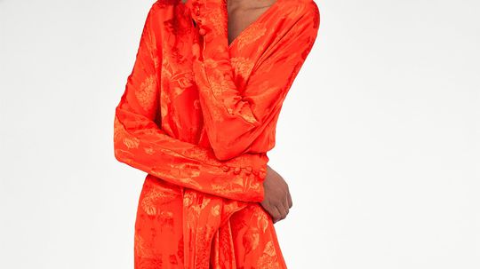 Dámske šaty Zara v žiarivej oranžovo-červenej...