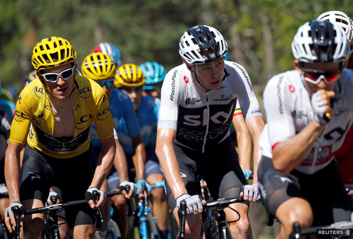 Tím Sky v akcii počas 12. etapy. Geraint Thomas...