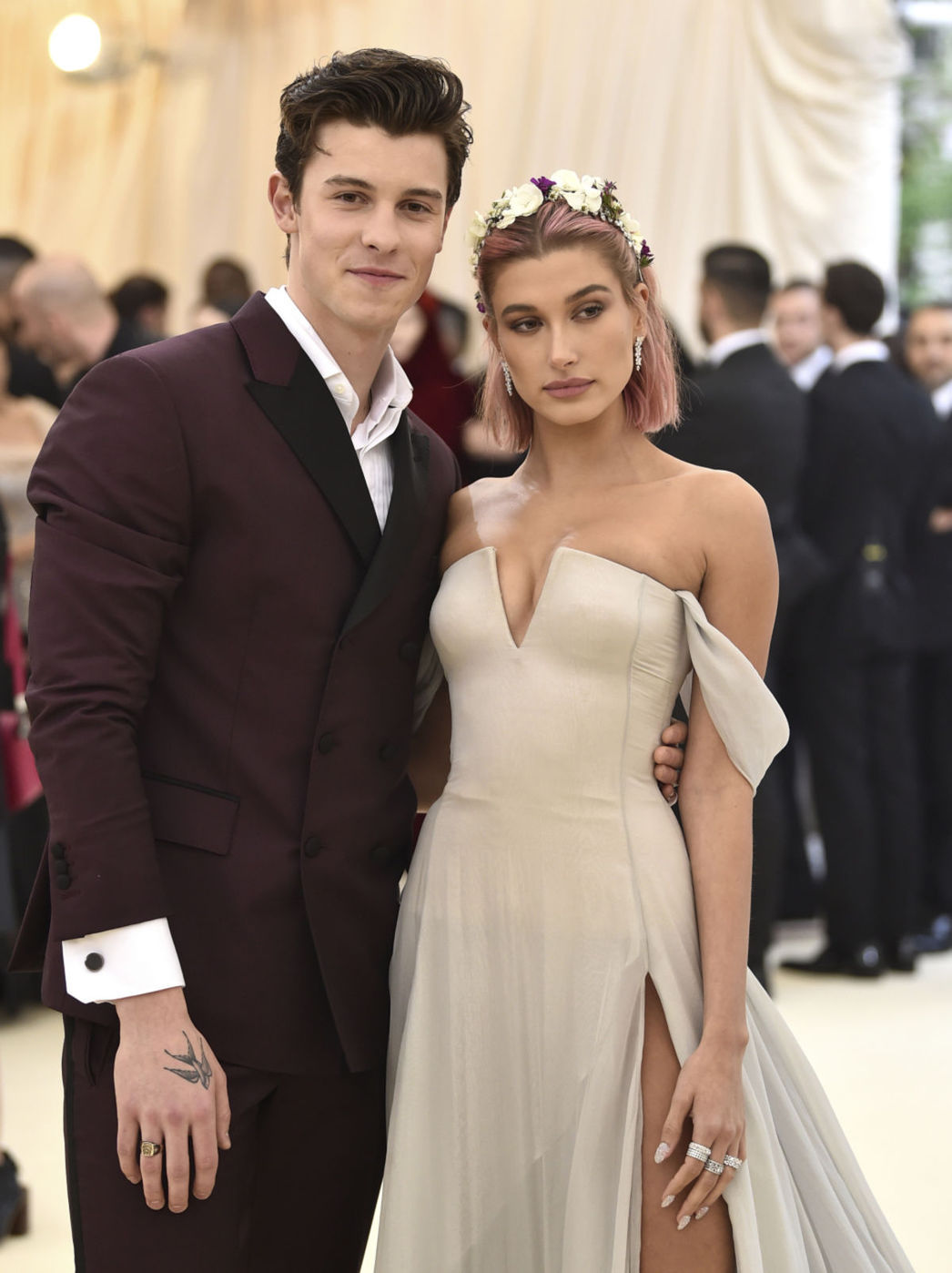Spevák Shawn Mendes a modelka Hailey Baldwin...