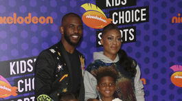 Basketbalista Nick Young so svojou partnerkou Keonnou Green a ich deťmi. 