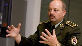 Generál Macko spochybnil spôsob obstarania stíhačiek