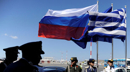 Špinavá provokácia, znie z Kremľa na margo diplomatickej prestrelky s Aténami