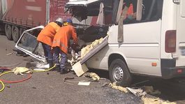 Pri zrážke mikrobusu a kamióna na severe Ukrajiny zahynulo desať ľudí