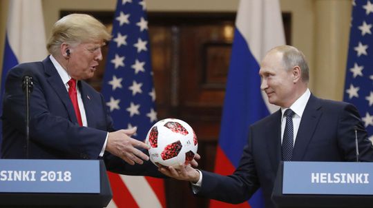 Loptu, ktorú dostal Trump do daru od Putina, preverujú americké tajné služby