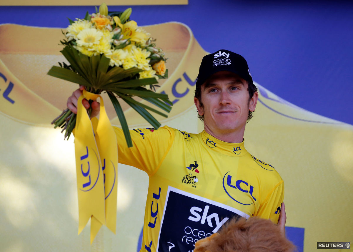 Geraint Thomas v žltom drese.