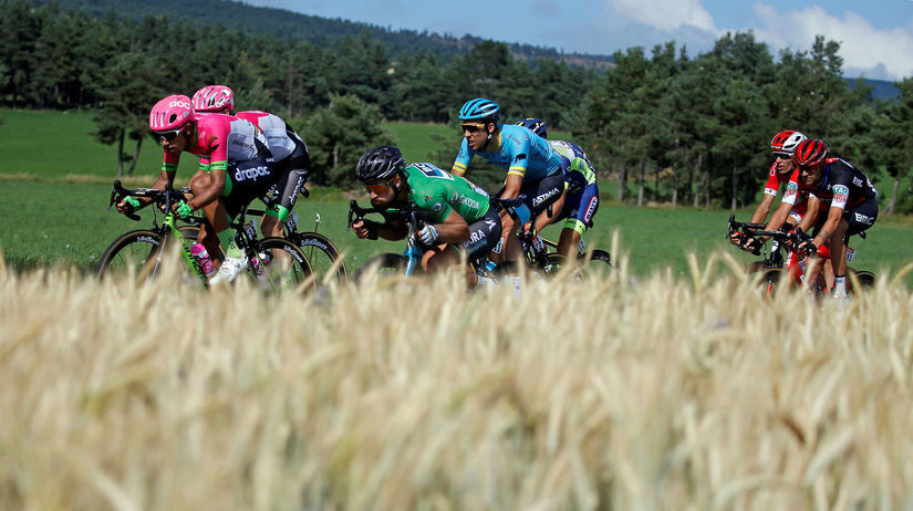 Slovenský cyklista Peter Sagan v zelenom drese...