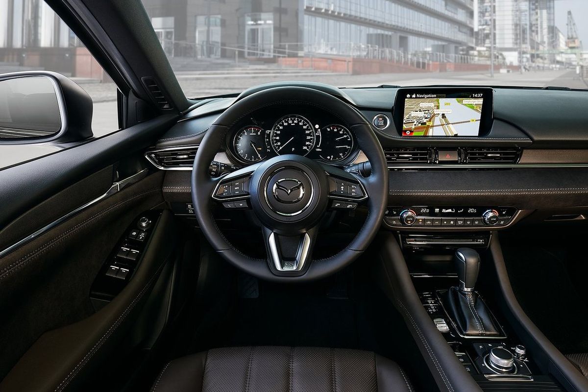 Interiér má prakticky úplne novú palubnú dosku...