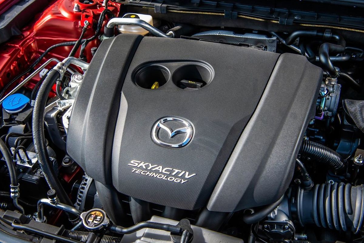 Mazda 6 ponúkne tri benzínové a dva naftové...