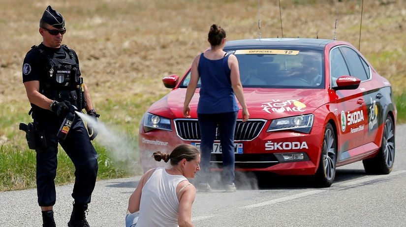 Polícia použila proti protestujúcim slzotvorný...