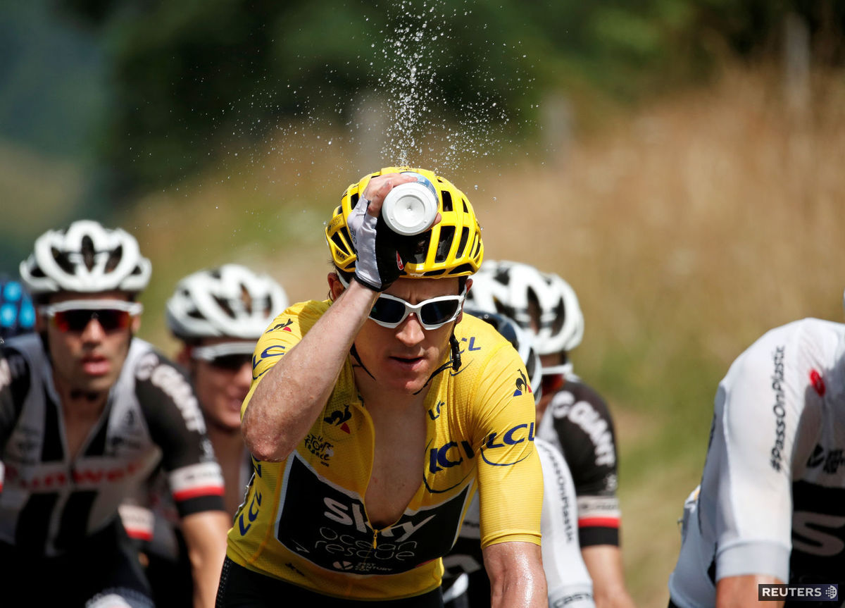 Geraint Thomas sa osviežuje na Tour de France.