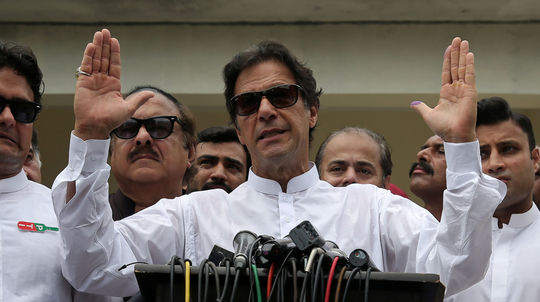Imran Chán sa vyhlásil za víťaza parlamentných volieb v Pakistane