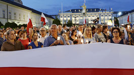Poľský Senát schválil zmenu zákona o odchode sudcov do penzie