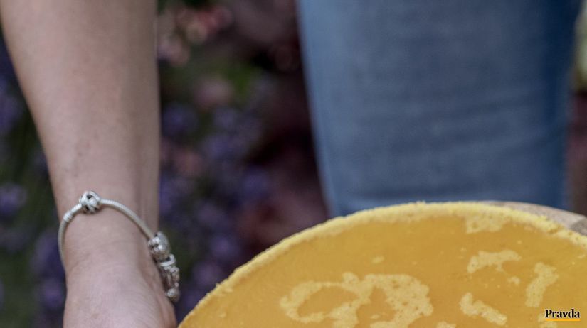 Včelí vosk je pripravený na použitie. Robia sa...