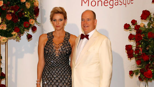 Princ Albert a kňažná Charlene prichádzajú na...