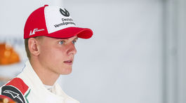 Mick Schumacher vyhral prvé preteky F3. Divákov v Spa vystrašila hororová havária