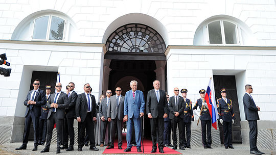 V popredí: Prezident SR Andrej Kiska (vpravo) a...