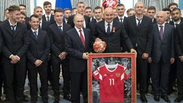 Putin prijal v Kremli úspešných futbalistov. Tréner dostal vysoké vyznamenanie