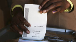 Kto sa chopí vlády po Mugabem? Obaja kandidáti očakávajú vo voľbách víťazstvo