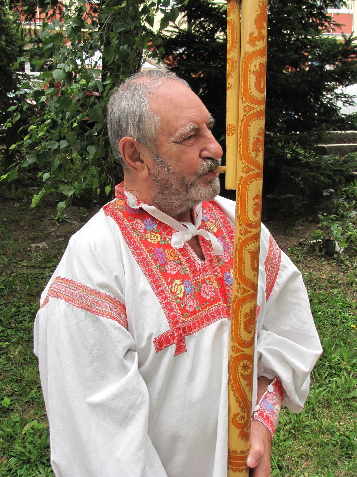 Majster Škoda patrí k známym muzikantom v hre...