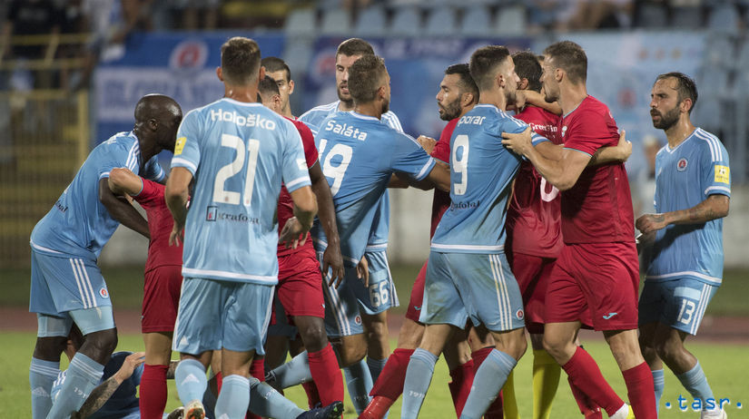 Šarvátka medzi hráčmi Slovana a FC Balzan.