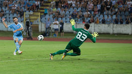 Prestížny a špecifický zápas. Slovan sa teší na Rapid, Trenčín na Feyenoord