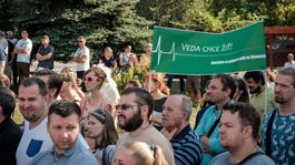 V Bratislave a v Košiciach prišlo vyjadriť podporu SAV približne 600 vedcov 