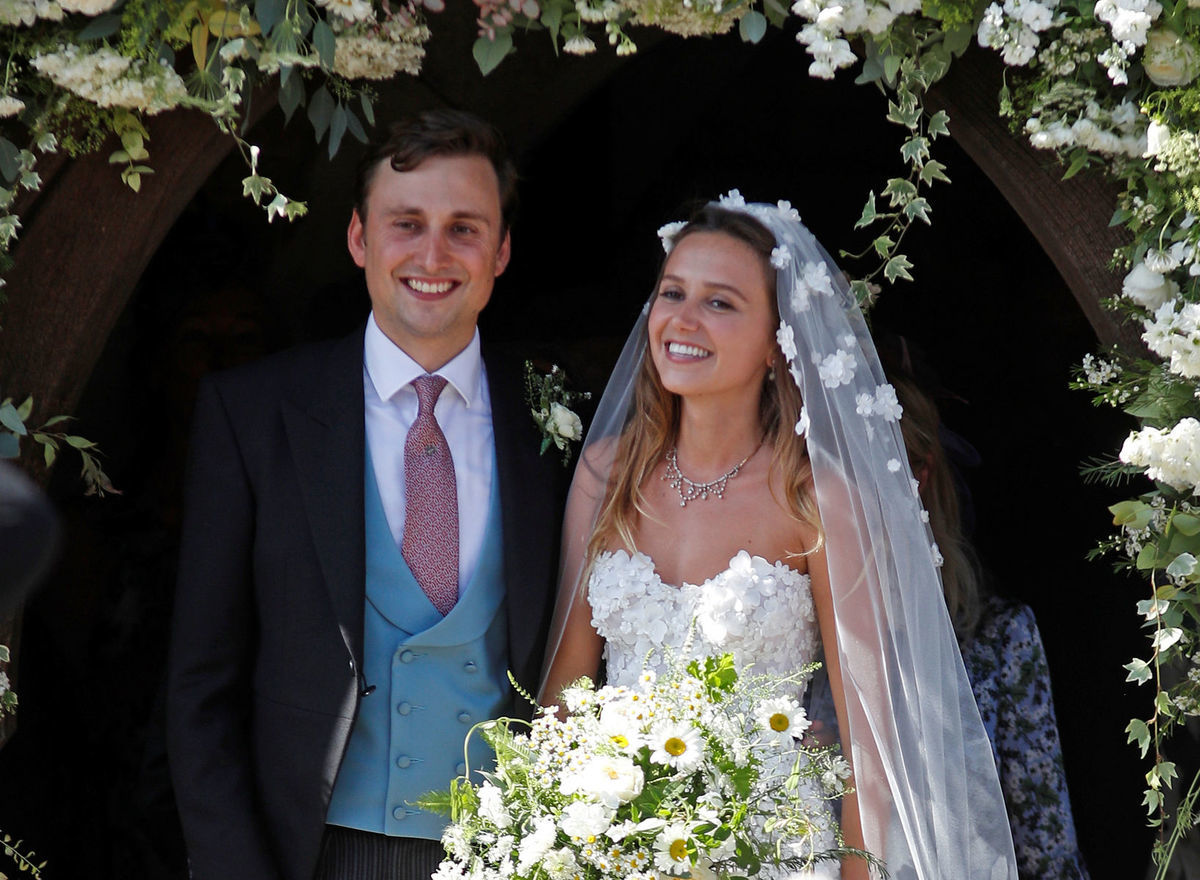Princ Harry a vojvodkyňa Meghan prišli na svdbu...