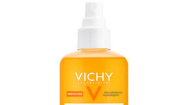 Ochranný sprej s betakaroténom a SPF 30 Vichy Ideál Soleil. Pokožku chráni a zároveň zjednocuje tón pleti a predlžuje opálenie. 
