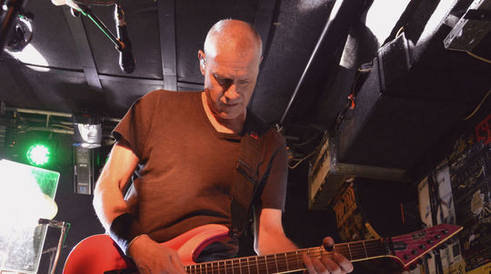 Kapela Helmet v bratislavskom Randal Clube. 